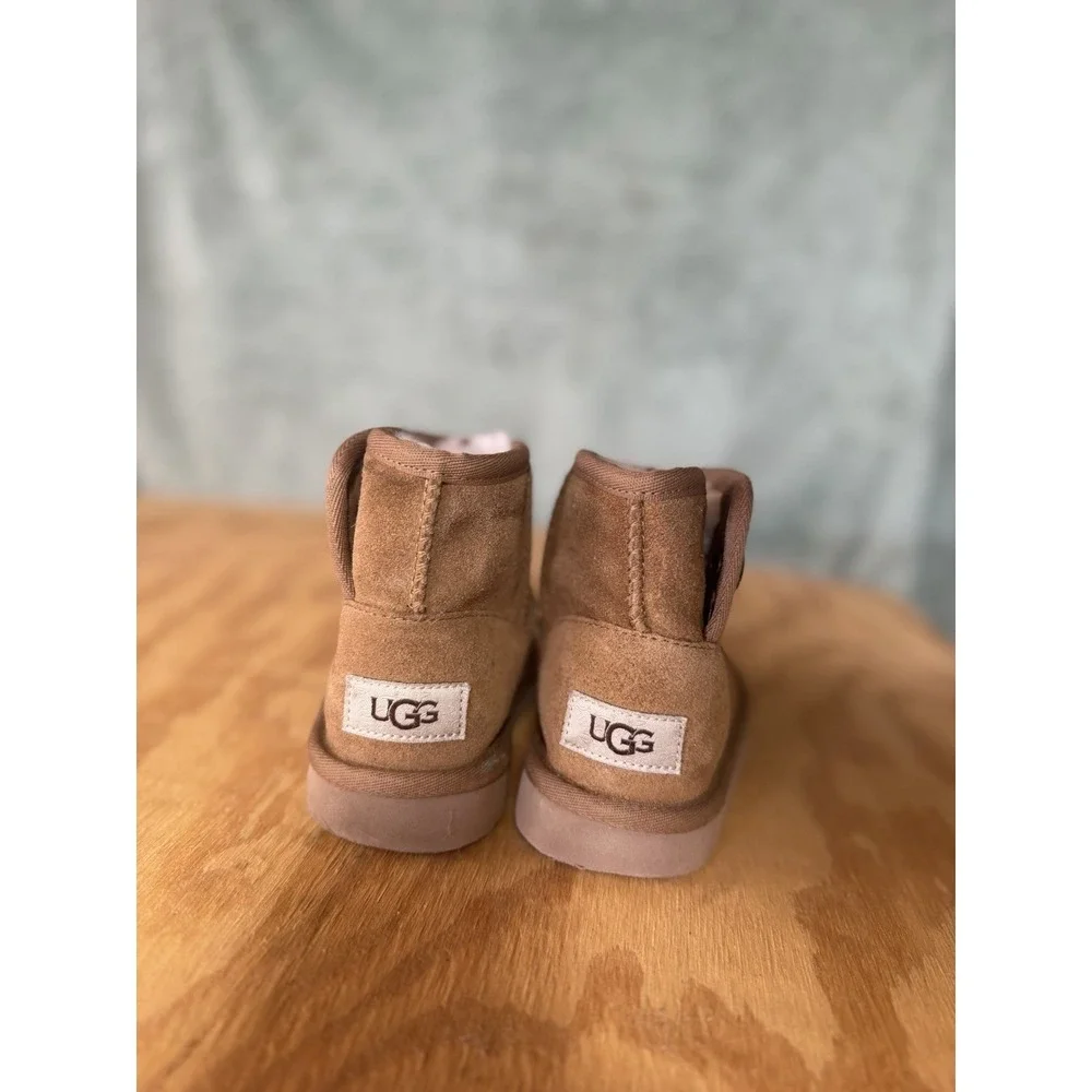 Girls UGGS Chesnut Color Size 11 Toddler Kids Winter Boots Side Snap UGG